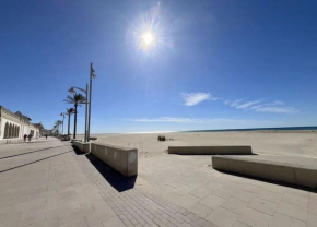A 50 metros de la playa parking privado